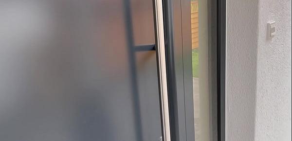 Teen lässt sich von Unbekannten ohne Gummi ficken